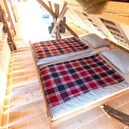 Glamping - Hayrack Vesel Smještaj na farmi Trebnje