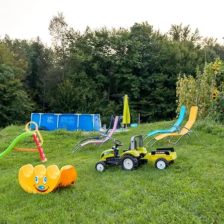 Glamping - Hayrack Vesel Séjour à la ferme Trebnje