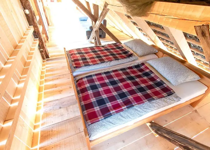 Glamping - Hayrack Vesel Séjour à la ferme Trebnje