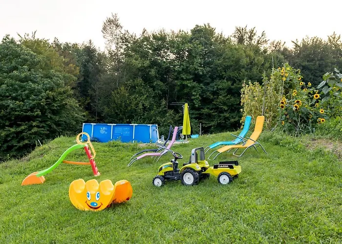 Glamping - Hayrack Vesel Séjour à la ferme Trebnje